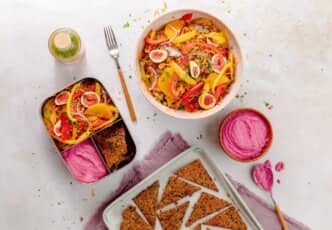 Salade de quinoa aux agrumes et chips aux graines