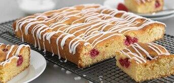 /medias/HF-Traybake-food3workHres-1-.jpg?context=bWFzdGVyfGltYWdlc3w1NjE2MjZ8aW1hZ2UvanBlZ3xhRFU0TDJnMk15ODBPRGs0TmpFd01USTRORGc1TkM5SVJsOVVjbUY1WW1GclpWOW1iMjlrTTNkdmNtdEljbVZ6SUNneEtTNXFjR2N8NjU2ZmMwN2M5NDFiYTc3Y2I5MzY2MmY3ZDE1MTBhZTI4MjlhNzQ2NzQ4ZmFlN2IzOWFmNDMyNDRhNzZlZDQzOA