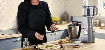 /medias/kenwood-domowe-pasty-kanapkowe-tytulowa-997x500.png?context=bWFzdGVyfGltYWdlc3w3MDM0NjV8aW1hZ2UvcG5nfGFEZzJMMmd4T1M4MU1EazRPRFl6TXpFeU9EazVNQzlyWlc1M2IyOWtMV1J2Ylc5M1pTMXdZWE4wZVMxcllXNWhjR3R2ZDJVdGRIbDBkV3h2ZDJFdE9UazNlRFV3TUM1d2JtY3xhMGM3MTI2YWMzZGNhNTQwOTVmMGUyMGE2ODlkMTU3NDNkZTIxMzRjMDgxYTg4ZTdkNmNlZTRhY2U1OTg3NzA0