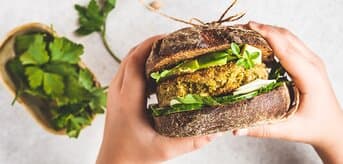 /medias/kenwood-wege-burgery-tytulowa-997x500.png?context=bWFzdGVyfGltYWdlc3w3MDAwOTd8aW1hZ2UvcG5nfGFHWmpMMmcxTmk4MU1EazRPRFkwTURBM05UZ3dOaTlyWlc1M2IyOWtMWGRsWjJVdFluVnlaMlZ5ZVMxMGVYUjFiRzkzWVMwNU9UZDROVEF3TG5CdVp3fGQ0ZjI3YjY0YTA1MjNjYThlYmQ2ZWUyMDUyOGUyMzk4MTI3YzFjMGFkYTc3MDFiMDg5NzE4OWM5MDQxNTUyNWQ