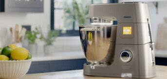 /medias/KW-Article-A-guide-to-stand-mixers-AUS-1.jpg?context=bWFzdGVyfHJvb3R8MTU4OTY3fGltYWdlL2pwZWd8YURVM0wyZ3lOUzh4TkRBMk1qZ3lPRGt4TWpZM01DOUxWeUJCY25ScFkyeGxYMEVnWjNWcFpHVWdkRzhnYzNSaGJtUWdiV2w0WlhKelgwRlZVMTh4TG1wd1p3fGJhMGE5ZGQwNWFiNWEyNzI0MzY3ZWM4ZTNjN2U4NWYzNjBmN2M4ZTJjOGRhNDU5ODIyOThlNTM0NGRlYmNjMDQ