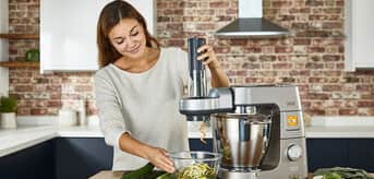 /medias/kenwood-tytulowa-1080x600.jpg?context=bWFzdGVyfGltYWdlc3wyNDg0MDR8aW1hZ2UvanBlZ3xhRE0wTDJnellpODRNVFkyTkRRMk9UVTJOVFEzTUM5clpXNTNiMjlrTFhSNWRIVnNiM2RoTFRFd09EQjROakF3TG1wd1p3fDBmYTU2ODE5NTEzYmRmOGQxMDVmNzI4MDEzNmQ1NjVhY2E4YjEzZTg3ZTBhZTUzYjFkNDNlOGYyN2JjNGQxNWI