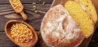 Domowy chleb kukurydziany bezglutenowy - zdjęcie.