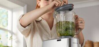 /medias/kenwood-robot-kuchnenny-do-krojenia-tytulowa-997x500.png?context=bWFzdGVyfHJvb3R8OTI2OTA1fGltYWdlL3BuZ3xhRFl6TDJoaE5pODBOVEk1TXpRd09UWTVOemd5TWk5clpXNTNiMjlrTFhKdlltOTBMV3QxWTJodVpXNXVlUzFrYnkxcmNtOXFaVzVwWVMxMGVYUjFiRzkzWVMwNU9UZDROVEF3TG5CdVp3fDRlMmYzZmFmMDU2NDQ1MTNkOTdhY2RkMjRlNDRkNjNiNGY4MGY4Mzk1Mzg4Y2JjZDBhZTFmNzBmZDQ5OTUxMGU