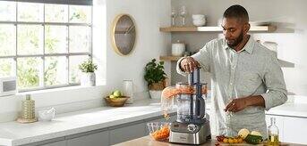 1584x1200FDM71_MULTIPRO_EXPRESS_WEIGH+_EXPRESS-SERVE_GRATING_CARROTS.jpg
