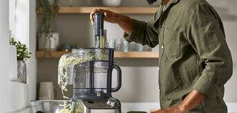 1584x1200FDM71_MULTIPRO_EXPRESS_WEIGH+_CHOPPING_COURGETTE 1.jpg