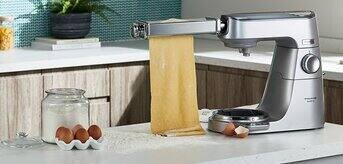 /medias/kenwood-slow-food-tytulowa-997x500.png?context=bWFzdGVyfGltYWdlc3w1OTM3NTR8aW1hZ2UvcG5nfGFHVTJMMmc1TUM4MU1EazRPRFl6T1RBeU56SXpNQzlyWlc1M2IyOWtMWE5zYjNjdFptOXZaQzEwZVhSMWJHOTNZUzA1T1RkNE5UQXdMbkJ1Wnd8YTMwNTUyMzViMjliNWMzZjA1NjYyYjQ0NzM5MTRlNmQyYWIxYTUxYzlmZDNlYjA4NTJlNDU5YzlkYTExOTY2NA