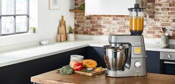 /medias/BLENDER-TITANIUM-CHEF-1994x1000.jpg?context=bWFzdGVyfHJvb3R8MTQyMzk1fGltYWdlL2pwZWd8YURJNEwyZzFOeTgwTnpVME5qVTRNREl3TlRVNU9DOUNURVZPUkVWU1gxUkpWRUZPU1ZWTlgwTklSVVpmTVRrNU5IZ3hNREF3TG1wd1p3fDBjYzkxZjdhNDc3MWFhNjE3NGMxYzk4MzBjYzhmNmE3NjQ3NDg0MjBiYmE0OTliZDMzMGE2YjQ4MGU2M2ZiOGI