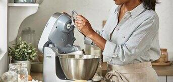 /medias/1994x1000CUPCAKES-15210KENWOOD-021.jpg?context=bWFzdGVyfHJvb3R8MjI1NTk2fGltYWdlL2pwZWd8YURRMUwyZ3lOUzh5T0RVeU9URXhNRGswTVRjeU5pOHhPVGswZURFd01EQkRWVkJEUVV0RlUxOHhOVEl4TUV0RlRsZFBUMFJmTURJeExtcHdad3wwMGM0OWQ4YWVkYWEyNjkzMTJiNjMzMWE1MDExNjczMjczNGQ4MjVhOGEwNjk3Y2RjMmFhOTY4OGMxNTBmMmQy