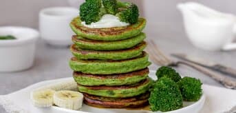 Placki warzywne z brokułów i banana - zdjęcie.