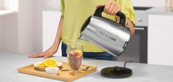 Braun PurShine Water Kettle in use