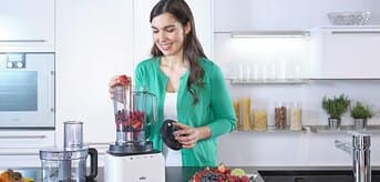 en_PSP-ImB_purease-food-processor_psp_in-use_1440x800_SM.png