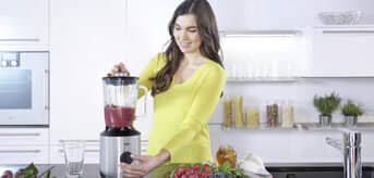 Braun PowerBlend 3 jugblender in use