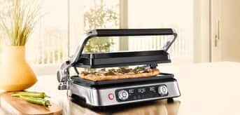 Braun MultiGrill 9 on a table with panini