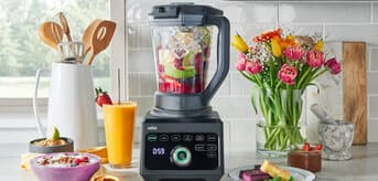 Braun PowerBlend 9 jug blender in use