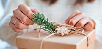 Prezent pod choinkę dla mamy - pakowanie