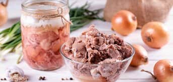 Tyndalizacja - wielokrotna, półgodzinna pasteryzacja mięsa umieszczonego w słoikach