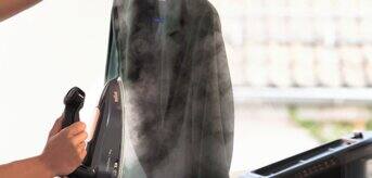 Parowanie płaszcza za pomocą Braun Care style 7 Pro