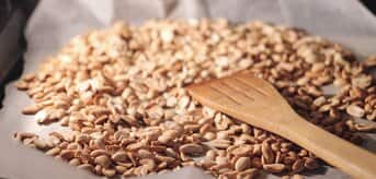 Pieczenie orzechów ziemnych w piekarniku - zdjęcie.