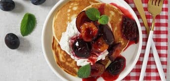 puszyste pancakes z owocami