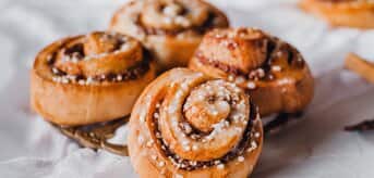 Cynamonki drożdżowe. - tytułowa