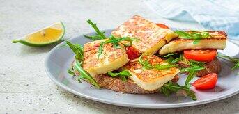 Grzanki z halloumi - zdjęcie.