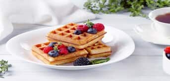 Gofry z owocami i herbatą - tytułowa.