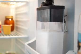 ミルクコンテナはそのまま冷蔵庫に