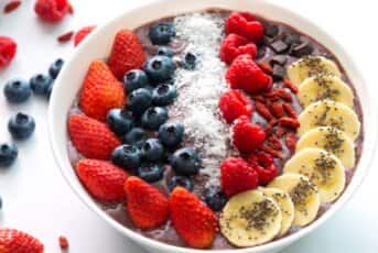 Le Smoothie Bowl Antioxydant aux Fruits Rouges