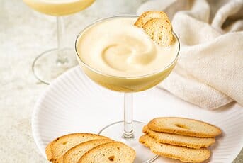 3 pomysły na kogel-mogel. Jak zrobić (i urozmaicić) deser z dzieciństwa?