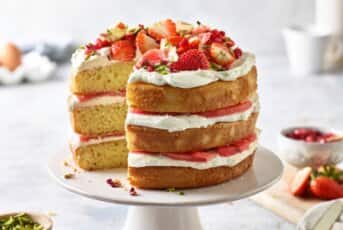 Layer cake à la pastèque et à la rose