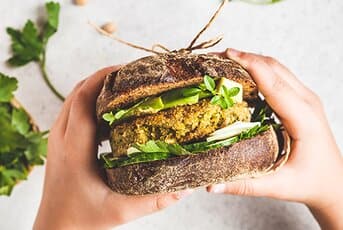 4 pomysły na burgery wegetariańskie i kotlety warzywne