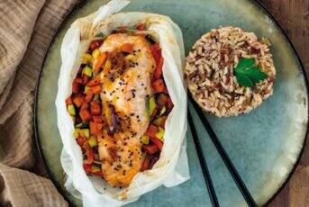 Papillote de saumon et légumes à la japonaise