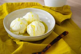 Glace à la vanille, huile d'olive et fleur de sel