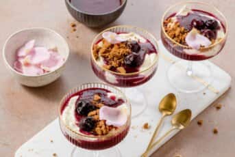 Mousse à la rose et à la cerise