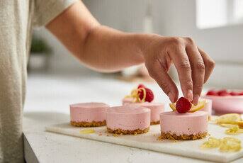 Mini cheesecakes au citron et à la framboise