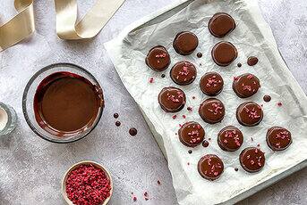 Bouchées de pâte d'amandes à la framboise