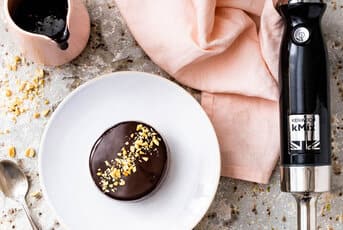 Petits entremets au chocolat et aux cacahuètes