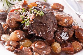 Bœuf au vin rouge et aux légumes