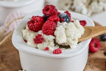 Riz au lait noix de coco et framboises