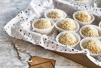 Truffes de chocolat blanc, noisettes et coco