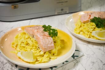 Saumon vapeur et pâtes fraiches crème curry