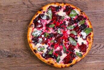 Pizza aux fruits rouges sans gluten