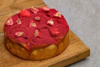 Babka aux pralines roses