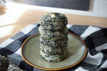 Cookies au sésame noir et pépites de chocolat blanc