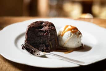 Moelleux au chocolat et glace caramel beurre salé
