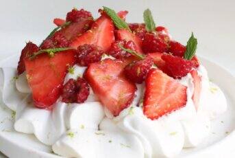 Pavlova by @lesyeuxgrognons