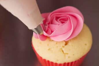 Roses de chantilly colorée au mascarpone