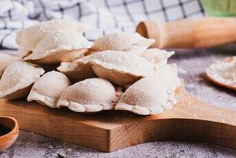 Pierogi z soczewicą, fasolą, a może kaszą gryczaną? Przepisy na nietypowe pierogi