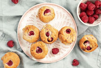 White Chocolate and Raspberry Cakes